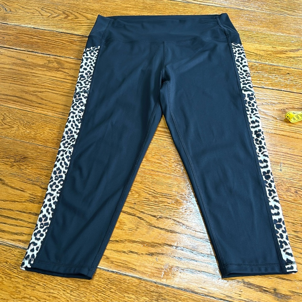 ZYIA Active Brilliant high rise leggings, Size 16-18. Leopard print, capris.
